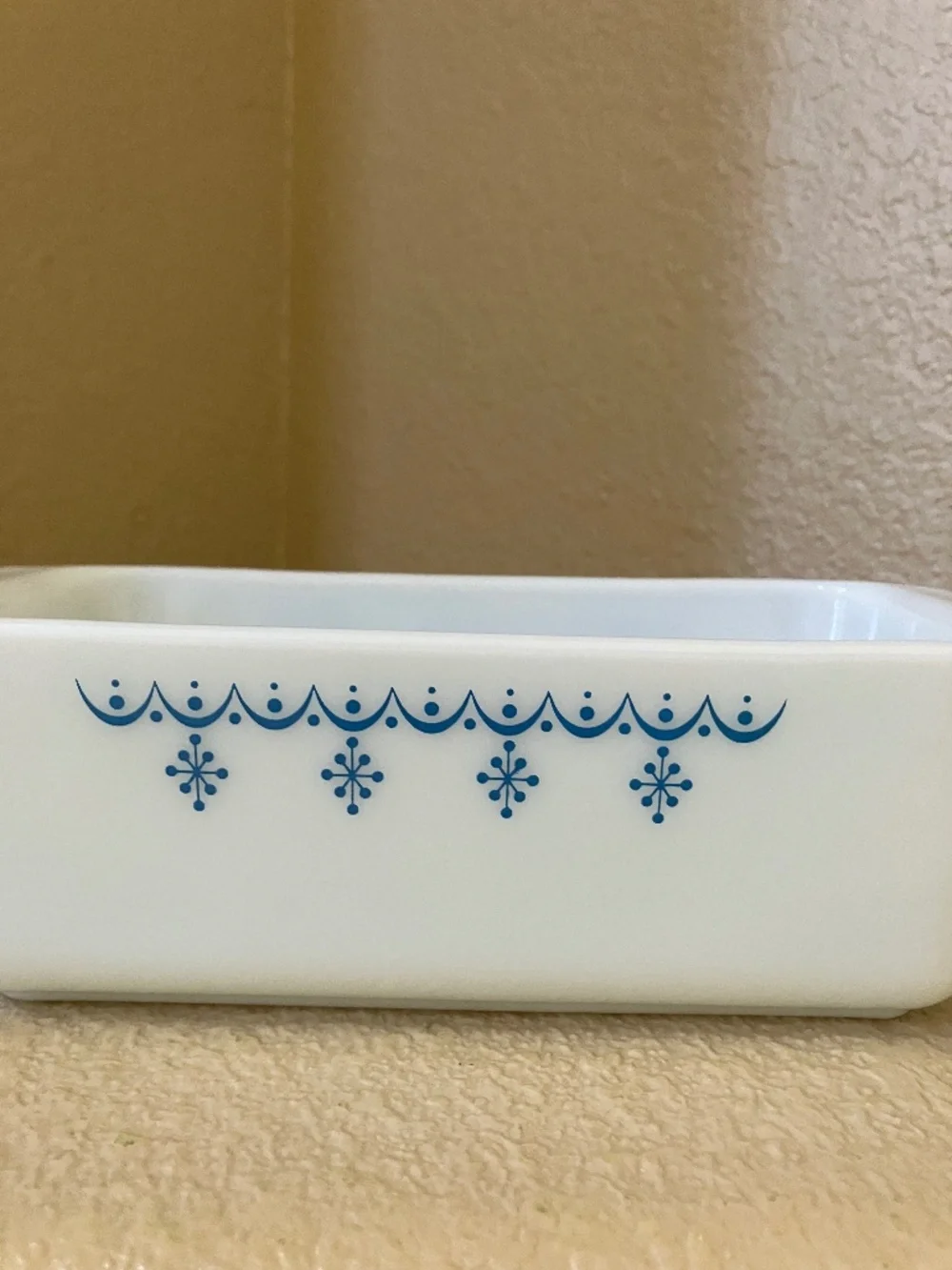 PYREX Vintage Loaf Bread Pan White Blue Snowflake No 913 -  8.5